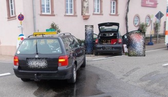 Polizeidirektion Landau: POL-PDLD: Burrweiler - Schwerer Verkehrsunfall in der Weinstraße