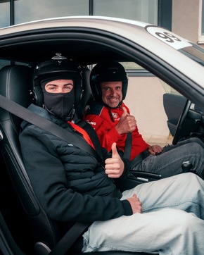 Jochen Schweizer Monthly // Inside Abenteuer Vol. 4 – Lamborghini fahren mit 14