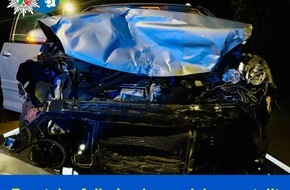 Polizei Duisburg: POL-DU: Neumühl: PKW kollidiert frontal mit LKW - Zwei Verletzte