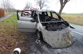 Polizeiinspektion Wilhelmshaven/Friesland: POL-WHV: Brand eines Pkw aufgrund eines technischen Defektes (Foto) - dunkler Qualm während der Fahrt
