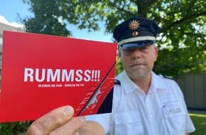 Polizeiinspektion Wilhelmshaven/Friesland: POL-WHV: Unfallflucht - wir zeigen die rote Karte! Die Polizeiinspektion Wilhelmshaven/Friesland informiert! (mit Bild)