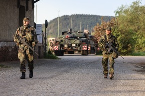 Quadriga 2024: Leoparden auf der Autobahn / Panzer aus Pfreimd auf dem Weg nach Litauen
