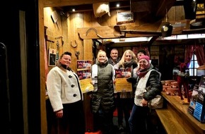 Polizeiinspektion Celle: POL-CE: HaLT-Team auf dem Celler Weihnachtsmarkt mit neuen Plakaten unterwegs