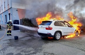 Feuerwehr Essen: FW-E: PKW-Brand sorgt für Rauchsäule über Altenessen