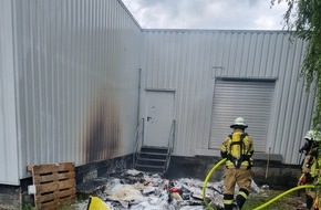 Feuerwehr Xanten: FW Xanten: Schnelles Eingreifen verhindert Brandausbreitung