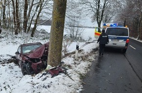 Polizeiinspektion Stade: POL-STD: Autofahrerin bei Unfall zwischen Apensen und Ruschwedel schwer verletzt