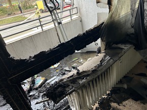 FW Ratingen: Balkonbrand macht Wohnung unbewohnbar