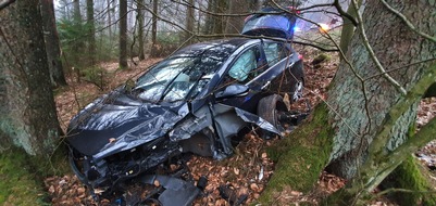 Polizeidirektion Trier: POL-PDTR: Alkoholisierter Fahrer verunglückt auf der L160 bei Bruchweiler