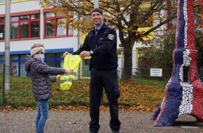 Polizeidirektion Landau: POL-PDLD: Warnschutzwesten an Grundschüler ausgehändigt
