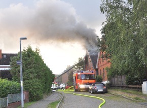 POL-STD: Küchenbrand in Stade breitet sich auf Dachgeschoß aus