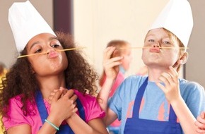 EDEKA ZENTRALE Stiftung & Co. KG: "Aus Liebe zum Nachwuchs. Mehr bewegen - besser essen." - Schulprojekt der EDEKA Stiftung begeistert "mit Biss" (FOTO)