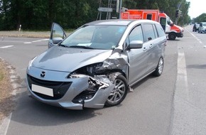 Polizei Minden-Lübbecke: POL-MI: Zwei Autos prallen zusammen
