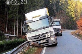 Polizeipräsidium Westpfalz: POL-PPWP: Lkw in der Bredouille