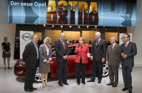 Opel Automobile GmbH: Kanzlerin Angela Merkel zu Gast am Opel-Stand auf der IAA in Frankfurt (mit Bildern)