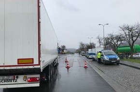 Polizeipräsidium Nordhessen - Kassel: POL-KS: Verkehrssicherheit: Große Lkw-Kontrolle auf der Rastanlage Bühleck; 18 Fahrzeuge mussten stehenbleiben