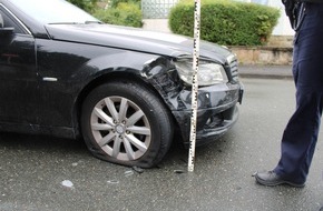 Polizei Hagen: POL-HA: Iserlohner bei Verkehrsunfall leicht verletzt