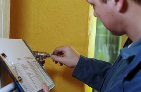 co2online gGmbH: Schenken Sie Ihrer Heizung einen hydraulischen Abgleich / Heizungsoptimierung durch hydraulischen Abgleich spart Heizkosten / Online-WärmeCheck berät kostenlos (BILD)