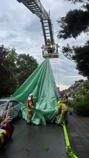 FW-LFVSH: Schnelle Hilfe nach Unwetterschäden und Bränden: Provinzial Nord Brandkasse und Landesfeuerwehrverband SH starten Notdachprojekt