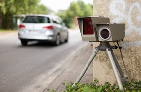 Polizei Mettmann: POL-ME: Mit 98 km/h über die Kaiserswerther Straße - Hohe Bußgeld für Temposünder - Ratingen - 2407062