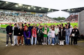 FitX: Inklusion im Fokus: FitX, Rot-Weiss Essen und ESSENER CHANCEN e.V. laden zum Aktionsspieltag ein