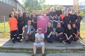 Feuerwehr Erkrath: FW-Erkrath: Pink Lady in Kastenform 
Mit einer Unterschrift die Jugendfeuerwehr Erkrath unterstützen