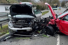 Feuerwehr Detmold: FW-DT: Verkehrunfall mit fünf Verletzten