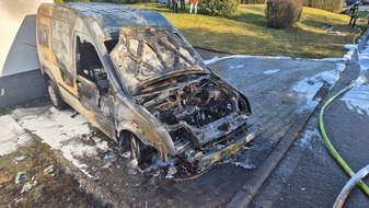 Feuerwehren VG Westerburg: FW VG Westerburg: Kleintransporter brennt in Kölbingen vollständig aus