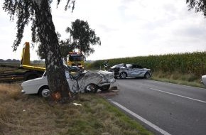 Polizeiinspektion Harburg: POL-WL: ++ Tostedt - schwerer Unfall auf dem Weg zum Oldtimertreffen ++