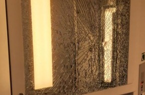 Bundespolizeiinspektion Kassel: BPOL-KS: Unbekannter Täter beschädigt Zugtoilette - Nothammer missbräuchlich verwendet
