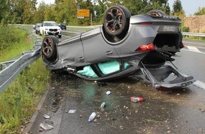 Polizei Bielefeld: POL-BI: Schwerer Unfall in Abfahrt der A30