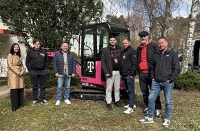 Deutsche Telekom AG: Potsdam: Spatenstich f&uuml;r Glasfaserausbau