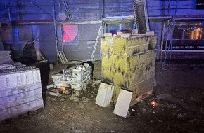Polizeiinspektion Harburg: POL-WL: Unbekannte entz&uuml;nden Baumaterialien