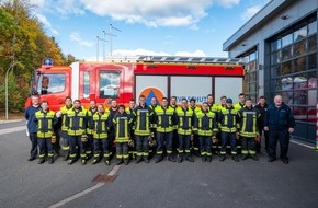 Freiwillige Feuerwehr Finnentrop: FW Finnentrop: Grundausbildung erfolgreich abgeschlossen - 23 Einsatzkräfte beenden Truppmann-Ausbildung