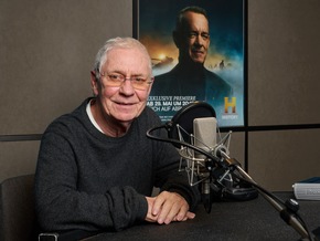 Die deutsche Stimme von Tom Hanks: Joachim Tennstedt &uuml;ber seine Arbeit an der Doku-Serie &bdquo;Der Zweite Weltkrieg mit Tom Hanks&ldquo;