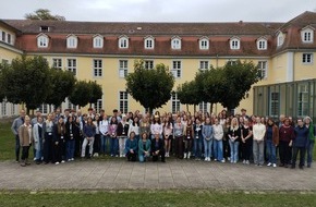 Bildung & Begabung gemeinnützige GmbH: Sprachenturnier: Lara Agostinho Lopes und Jonathan Asfaw gewinnen beim Bundeswettbewerb Fremdsprachen