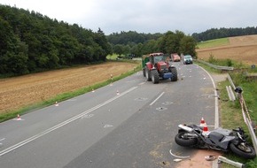 Polizeiinspektion Hameln-Pyrmont/Holzminden: POL-HOL: Bundesstraße 64 - Gemarkung Eschershausen: 49-jähriger Motorradfahrer tödlich verletzt - Beim Überholen mit linksabbiegendem Trecker zusammengestoßen -