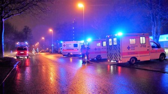 FW Celle: Küchenbrand in sechsgeschossigem Mehrfamilienhaus - mehrere Verletzte