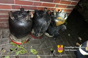 Freiwillige Feuerwehr Kamen: FW Kamen: Feuer zerstört Gartenlauben