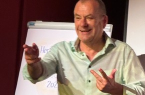 b-steps GmbH: „Die Mitarbeiter nerven!“ – der b-steps summit 2025 für Unternehmer, Entscheider und Führungskräfte am 18.11.2025