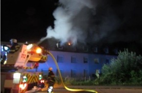 Polizeipräsidium Trier: POL-PPTR: Dachgeschossbrand in einem Mehrfamilienhaus