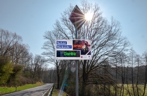 Polizeipräsidium Mittelhessen - Pressestelle Gießen: POL-GI: Laubach: Neues Display an der B 276 weist auf Lärm und Raser hin