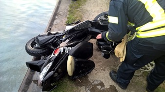 Feuerwehr Gelsenkirchen: FW-GE: Versunkener Motorroller sorgt für Feuerwehreinsatz
