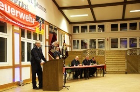 Feuerwehr der Stadt Arnsberg: FW-AR: Basislöschzug Neheim/Voßwinkel mit gemeinsamer Jahresdienstbesprechung - Einsatzkräfte leisteten weit über 7.000 Stunden ehrenamtlichen Dienst