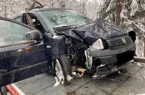 Polizeidirektion Neuwied/Rhein: POL-PDNR: Steinebach (Sieg)- Verkehrsunfall mit leichtverletzter Fahrerin