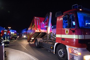 FW Menden: Gefahrstoff-Einsatz nach Brand am Gebäude