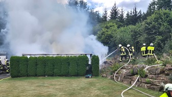 Feuerwehren VG Westerburg: FW VG Westerburg: Hobbywerkstatt wird Raub der Flammen - Feuerwehr verhindert Übergreifen auf Wohnhaus