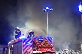 Feuerwehr Iserlohn: FW-MK: Industriebrand in Sümmern