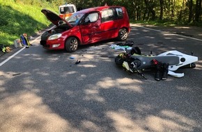 Polizeidirektion Kaiserslautern: POL-PDKL: Schwerer Verkehrsunfall zwischen PKW und Motorradfahrer