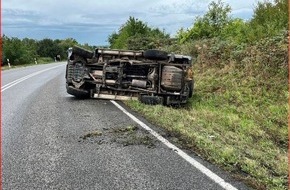 Polizeidirektion Landau: POL-PDLD: Pkw überschlägt sich-Fahrer bleibt unverletzt