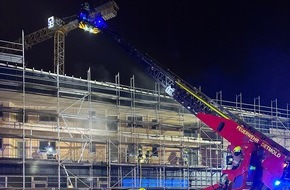 Feuerwehr Detmold: FW-DT: Brennende Fassade an Neubau